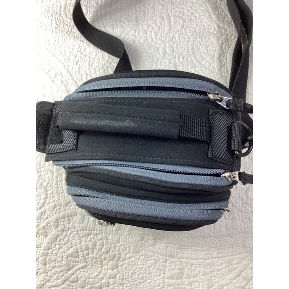 Kenneth Cole Reaction Black Mini Crossbody Camera Bag*Many Zip Pockets*EUC - Picture 4 of 9